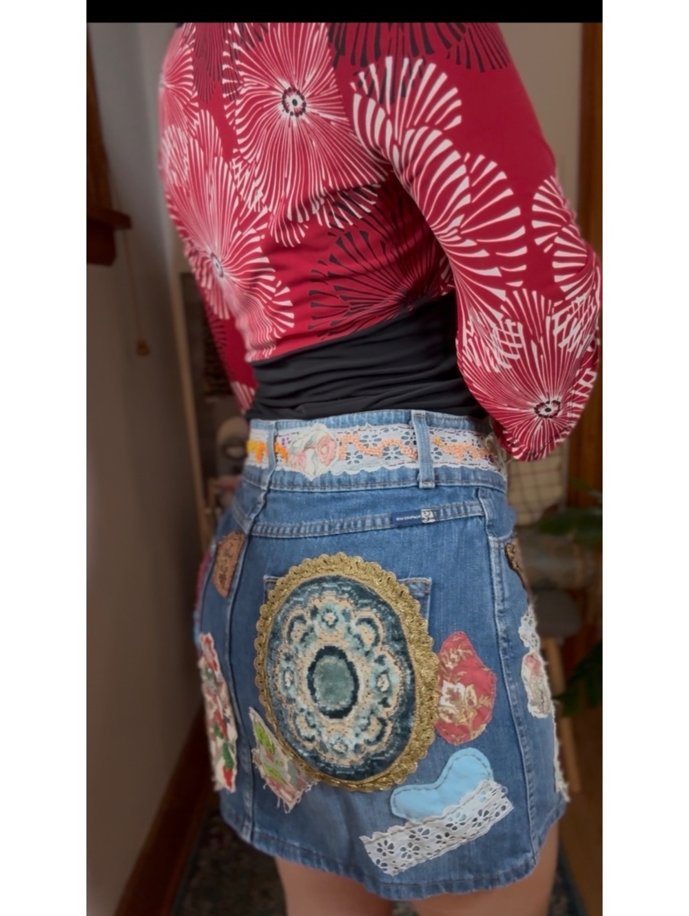 Denim Mini Skirt with Floral Patchwork and embroidery size M-L - Picture 8 of 9